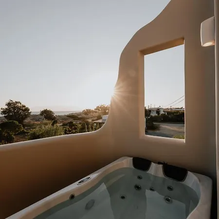 فيلة Exquisite Naxos And | 4 Bedrooms | Victoria | Spectacular Sea Views | Private Pool And Hot Tub | Naxos